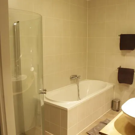 Luxury Center Two-bedroom With Private Parking *non Smoking* Apartman